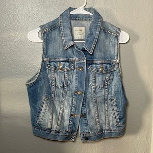 Jean vest. Size medium. Old Navy.